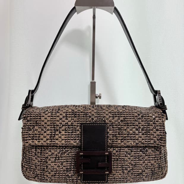 펜디 가죽 바게트백 리미티드