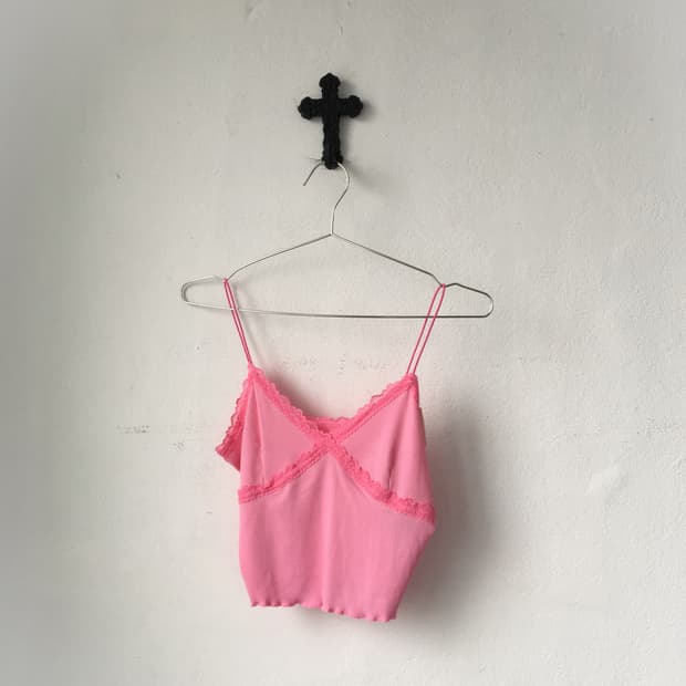 Lace trimming sleeveless