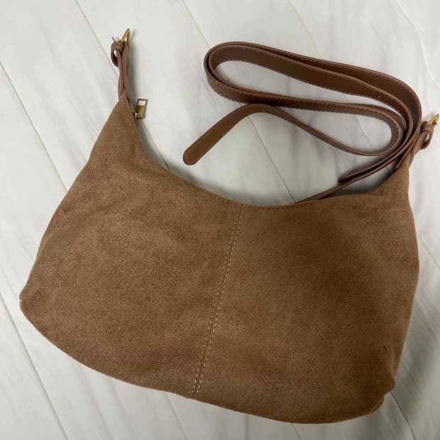 스웨이드 숄더백