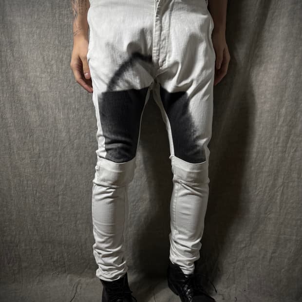 JULIUS Spray-Dyed White Denim Pants 
