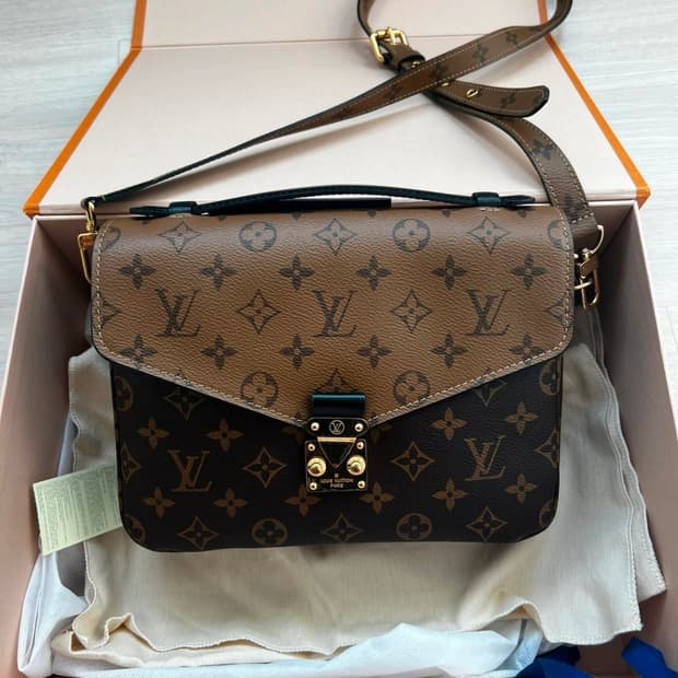 루이뷔통 포쉐트메티스 리버스 S급