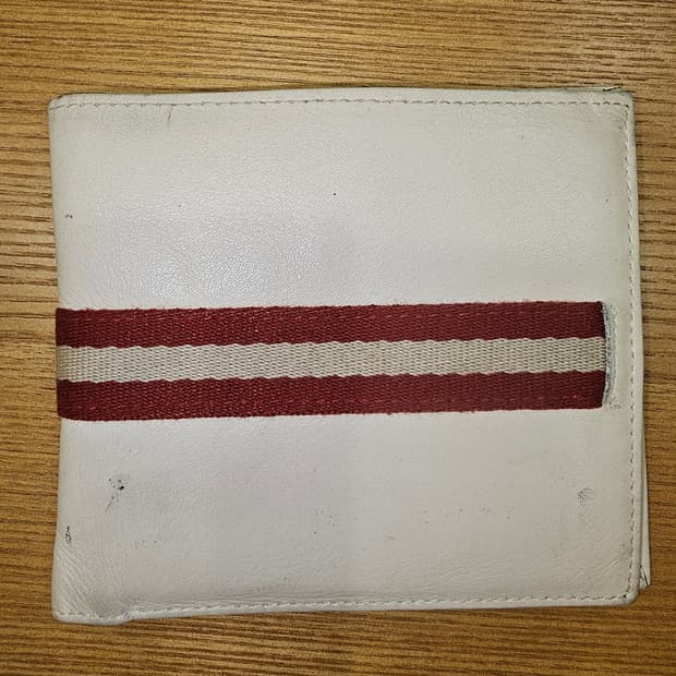 발리 화이트 가죽 반지갑