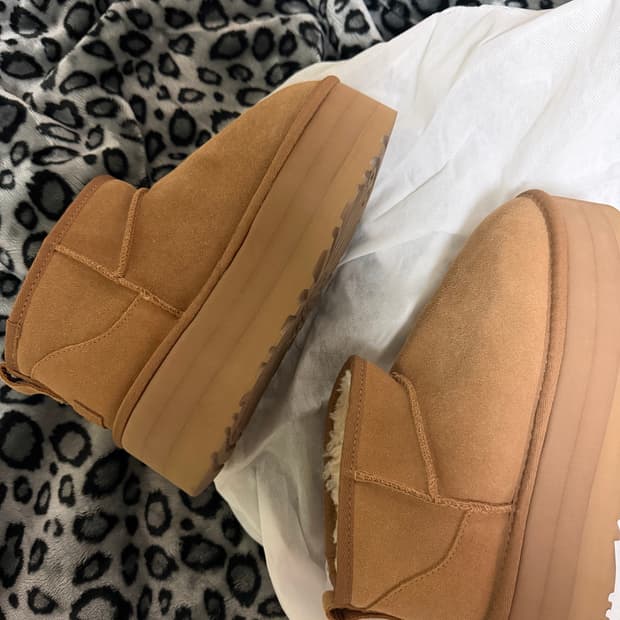 어그 클래식 울트라 미니 플랫폼 부츠 체스트넛