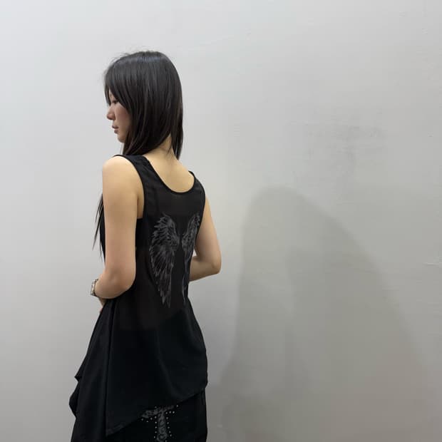 하프 시스루 그래픽 슬리브리스