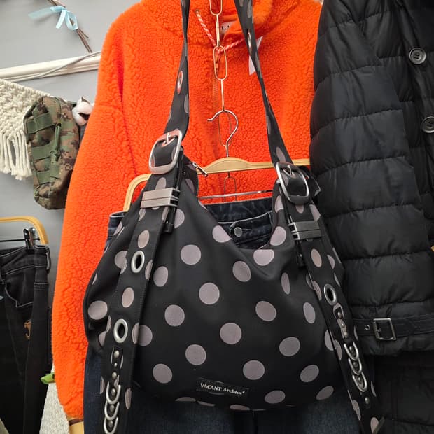 베이컨트 아카이브 VACANT ARCHIVE 벨라 와이드 스트랩 호보백