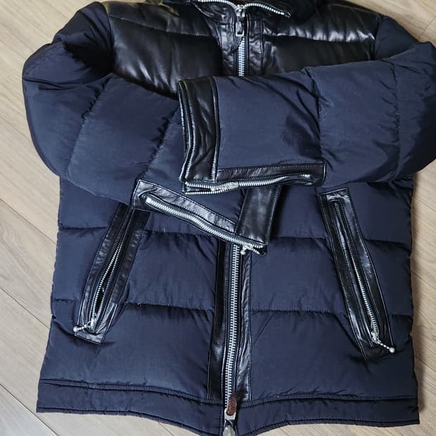 디아프바인 블랙 레더 패딩 점퍼