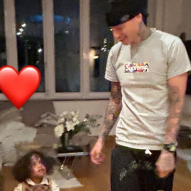 Slawn this isn't real supreme 티셔츠