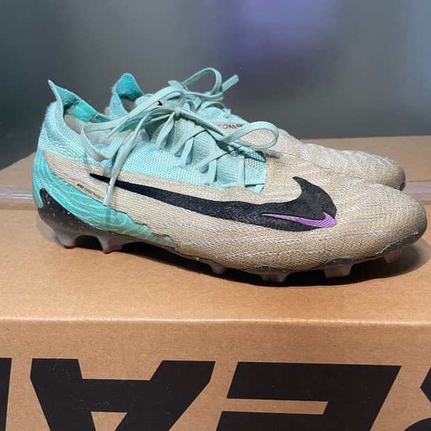 나이키 팬텀 축구화