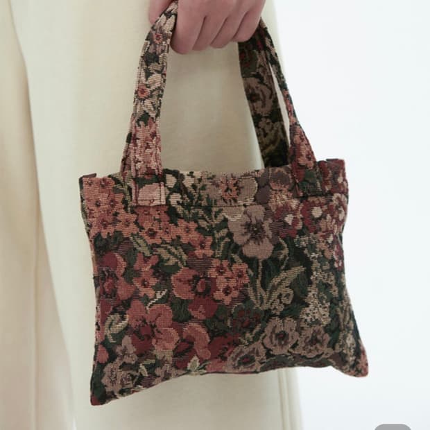 아모멘토 플라워 자카드 미니 토트백