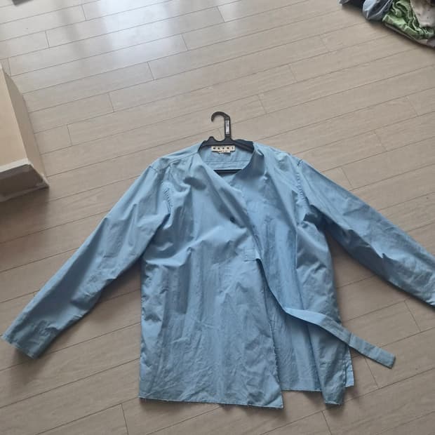 Marni 남성. 랩셔츠