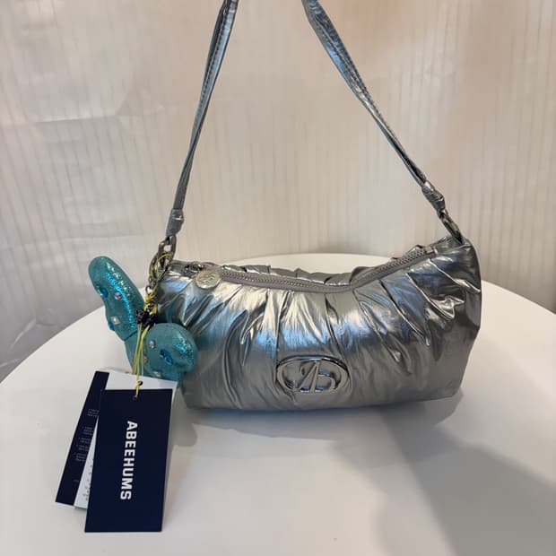 정품 어비험즈 글로시 숄더백    