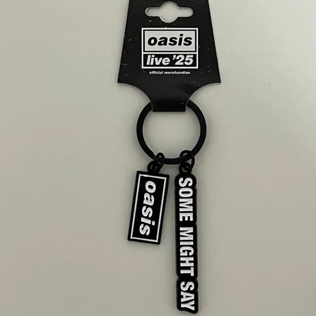 오아시스 팬스토어 팝업 Some Might Say 키링