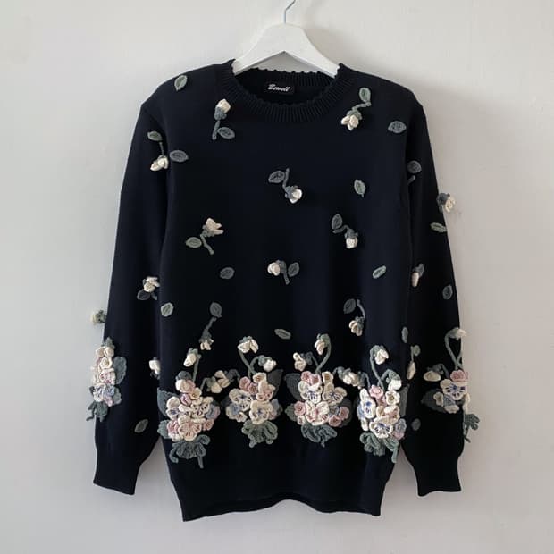 플라워 블랙 니트 스웨터