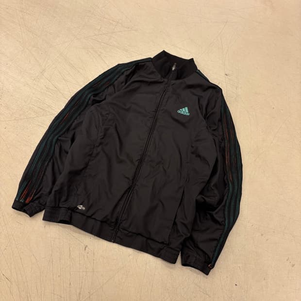 아디다스 이큅먼트 배색 삼선 바람막이