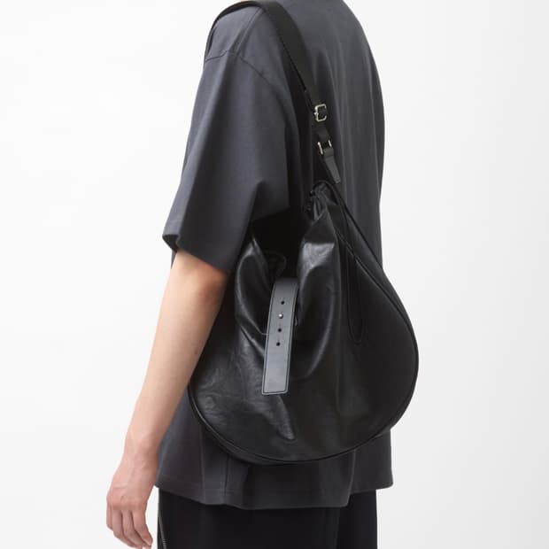 Wavy Bag Faux Leather Black 라지사이즈