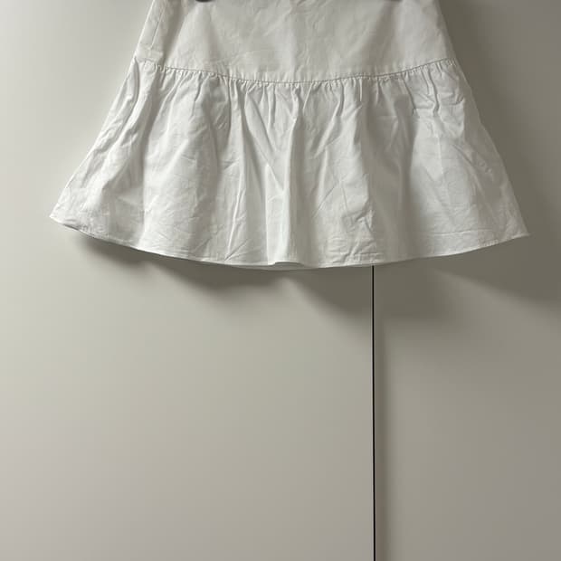 르플레인 화이트 스커트