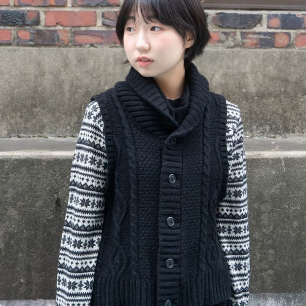 블랙 포레스트 니트 베스트