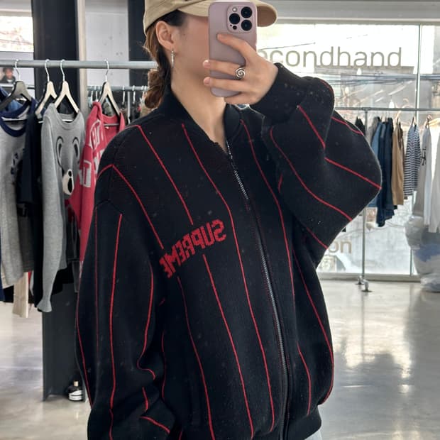 슈프림 23SS 핀스트라이프 바시티집업 스웨터