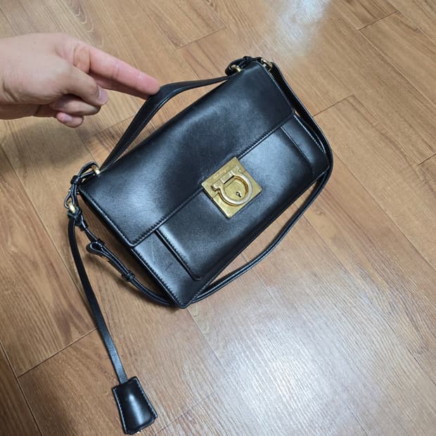 페라가모 3way 간치니 레더 에일린백