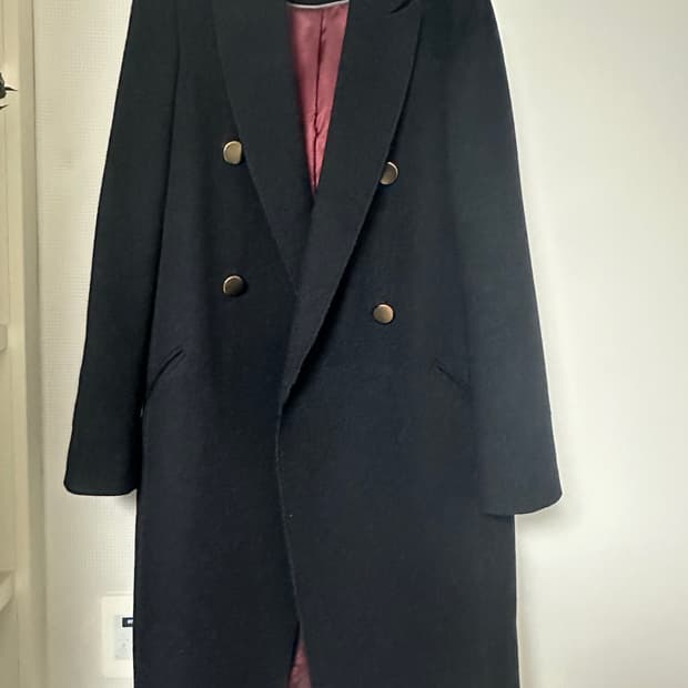 The Izzat 금장 더블 코트 판매