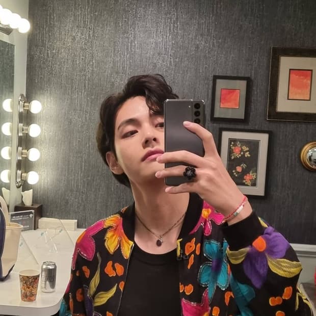 [BTS 뷔님 착용] 생로랑 22ss 플로랄 봄버 자켓