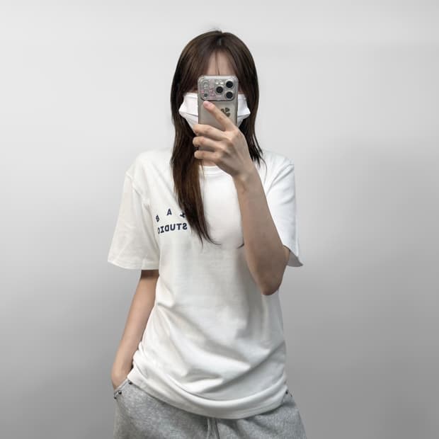 아이앱스튜디오 스펠 로고 반팔티 화이트