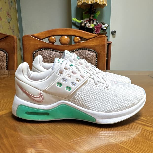 [250] 나이키 에어맥스 벨라 TR4