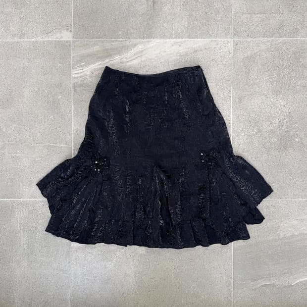Black satin ruffle flower unbalanced sk