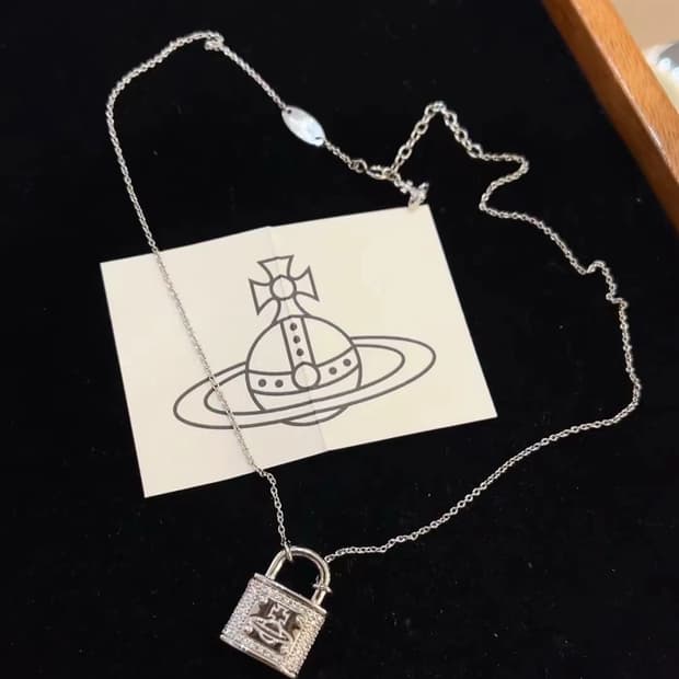 ‌Vivienne Westwood‌ 열쇠 고리