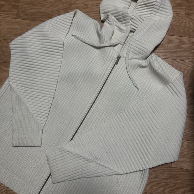 옴므플리츠 울라이크 집업