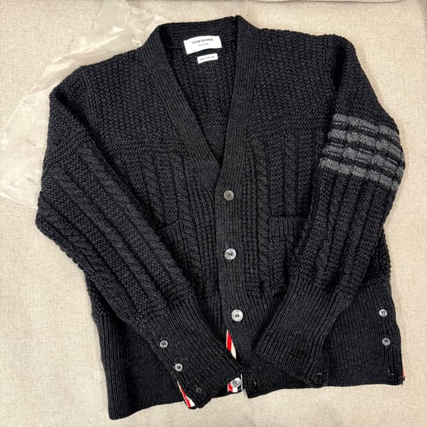 톰브라운 4바 아란케이블 가디건 다크그레이