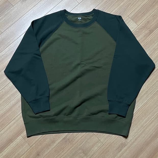 유니클로 배색 스웻 셔츠
