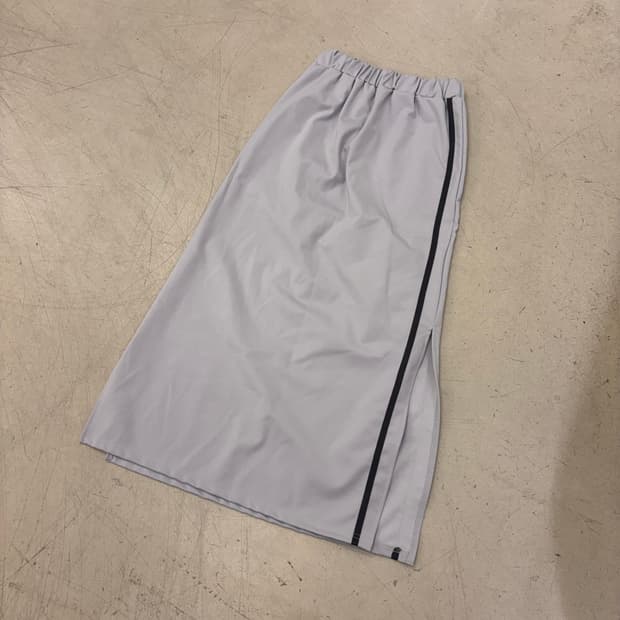 사이드라인 트임 폴리 스커트