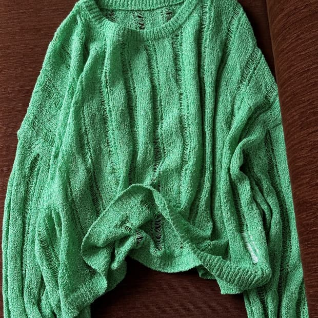 Loose gauge wide silhouette knit