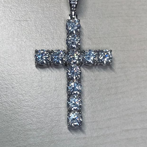모이사나이트 11캐럿 십자가 ice 펜던트 (gra보증서 포함)