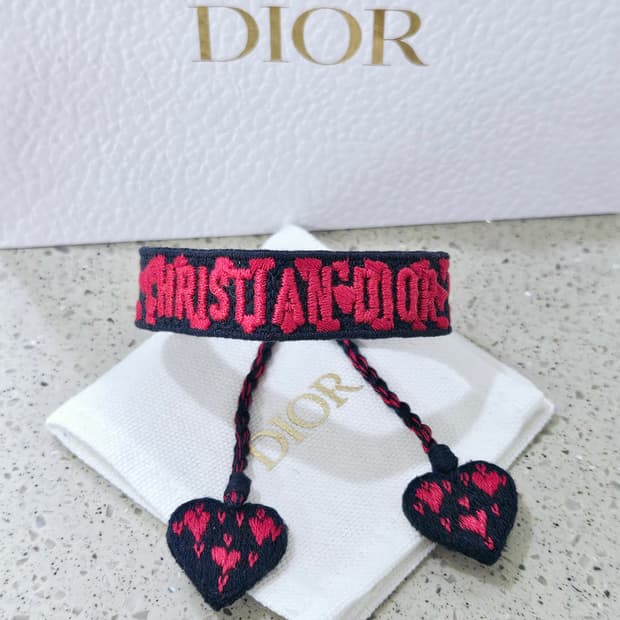 [미사용급] 디올 CHRISTIAN DIOR 하트 자수 팔찌 (정품)