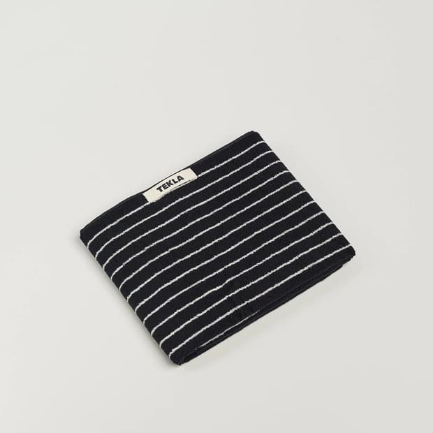 TEKLA 테클라 블랙 스트라이프 타월
