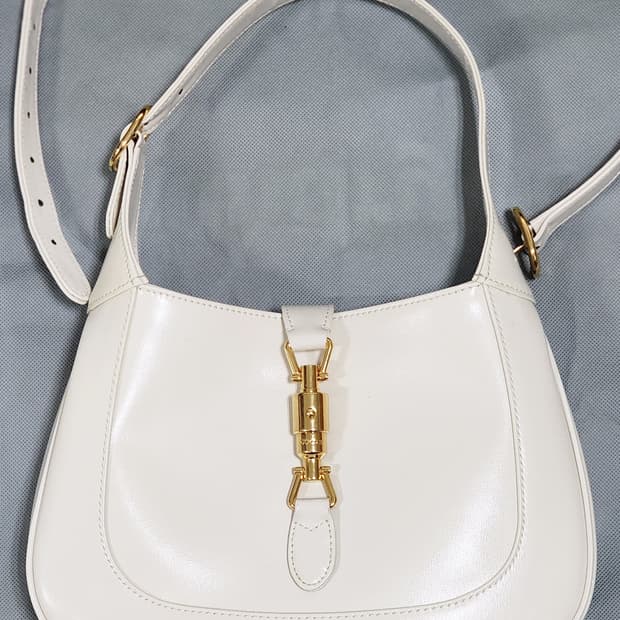 구찌 재키 1961 스몰 화이트 판매합니다