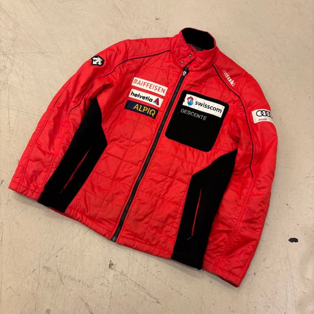 데상트 스키 스폰서 레드 패딩