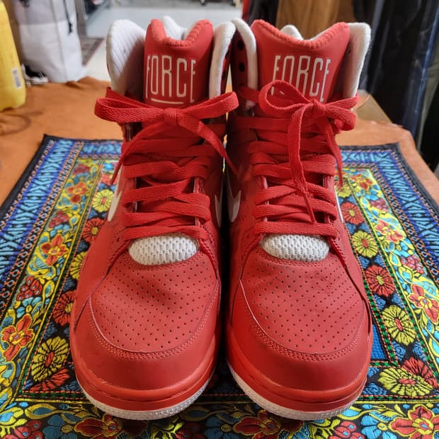 희귀레어템) 나이키 에어 커맨드 포스 유니버시티