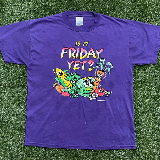 빈티지 friday yet? 티셔츠
