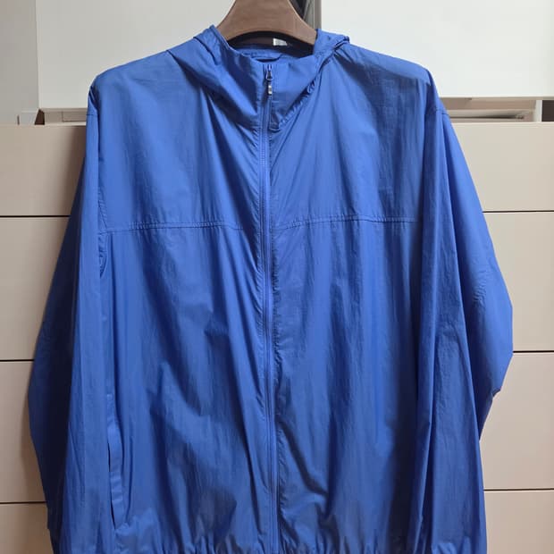 유니클로 UV프로텍션 바람막이 XL