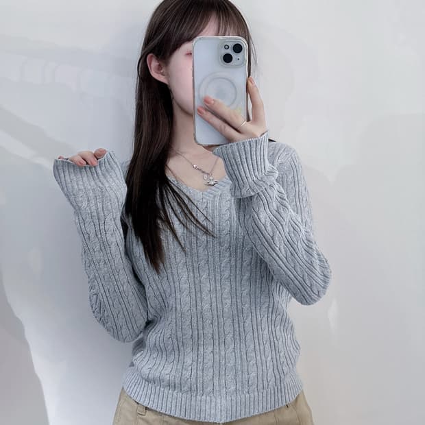 홀리스터 스몰로고 브이넥 케이블 니트