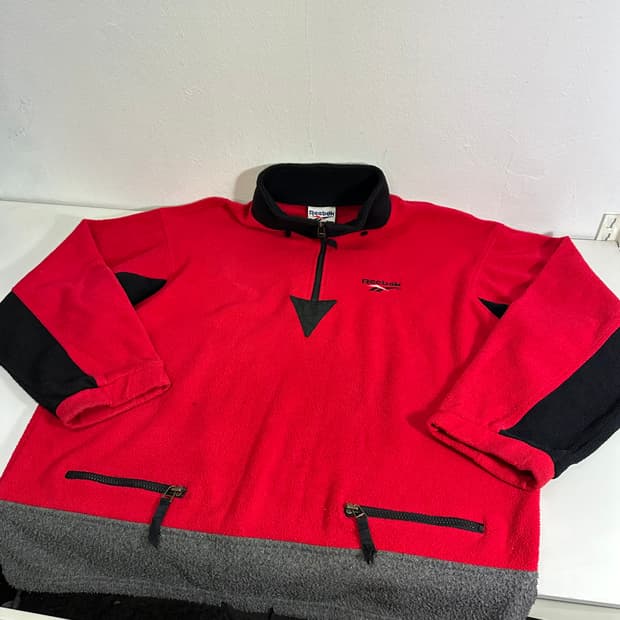 FREE 리복 레드 백로고 올드스쿨 오버핏 후리스 반집업