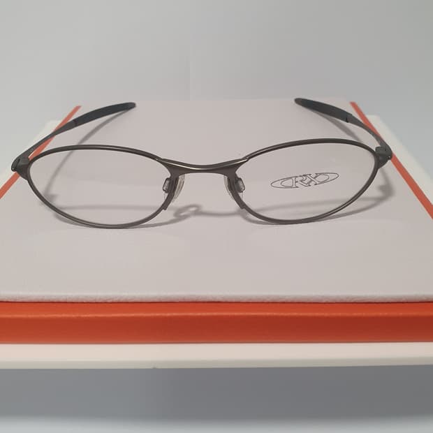 오클리 o1  Oakley O1 Pewter Deadstock