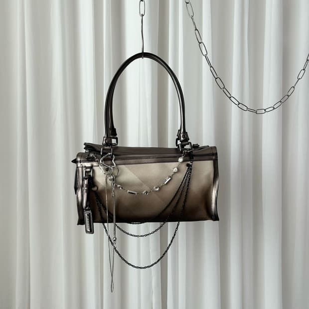 버버리 메탈릭 노바 체크 필그림 숄더백