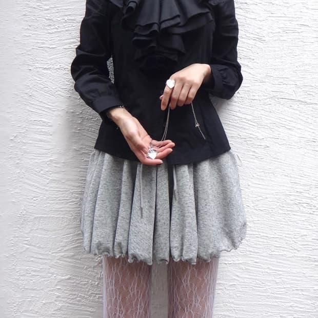 Neck frill shirt / black