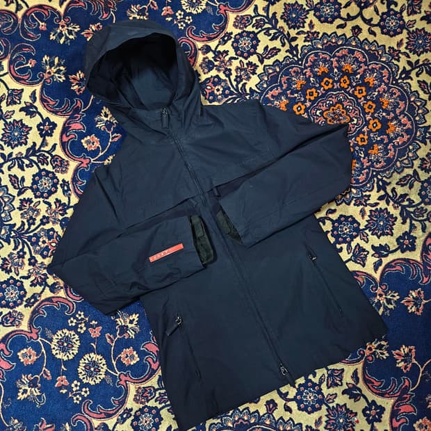 프라다(PRADA)레드텝 고어텍스 네이비 바람막이 W85