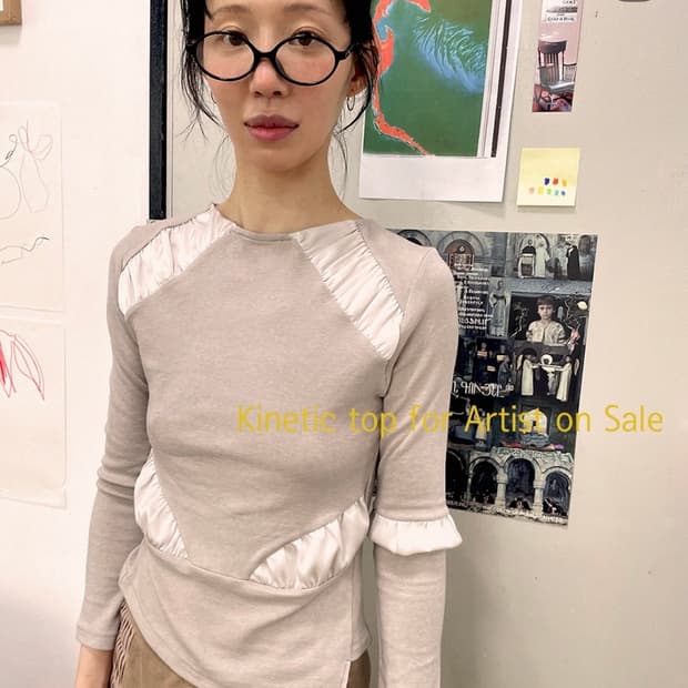 Sakk 싹 / The kinetic top ivory