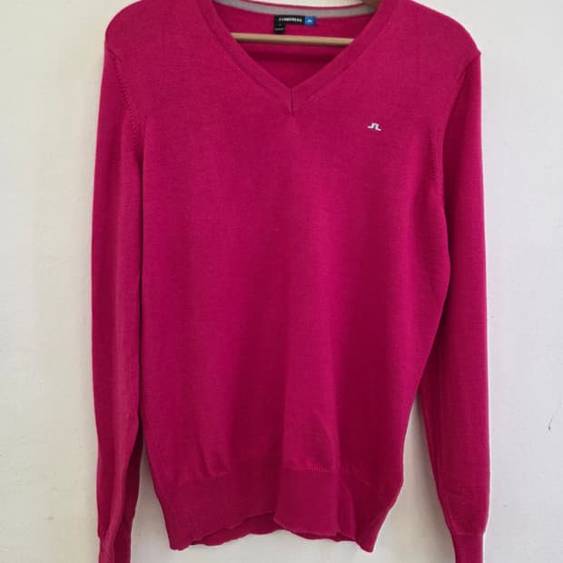 제이린드버그 V넥 니트